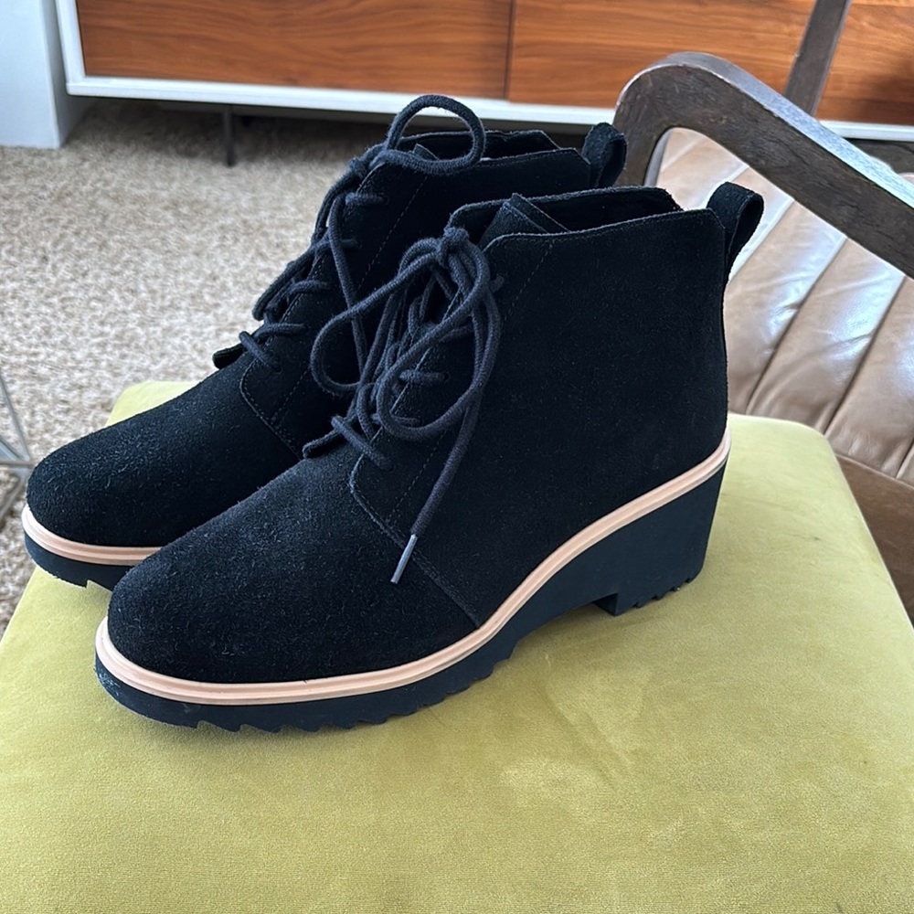 Tom’s Maude Wedge Laceup Boot Black Suede 11